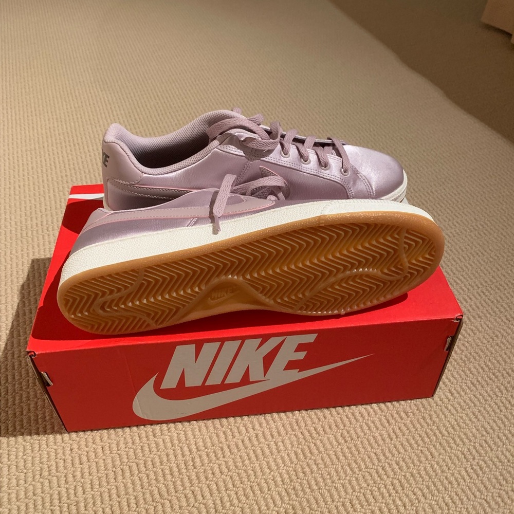 Women’s Nike Court Royal SE - Picture 3 of 5